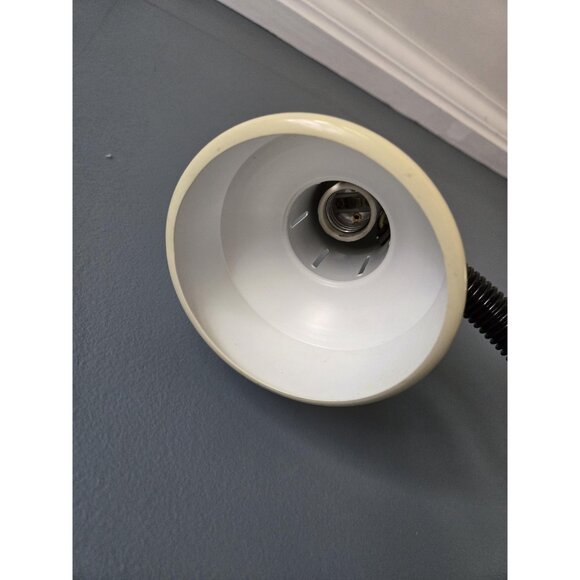 Vintage Beige Enamel Metal & Plastic Desk Lamp Adjustable Goose Neck Retro - Picture 8 of 10